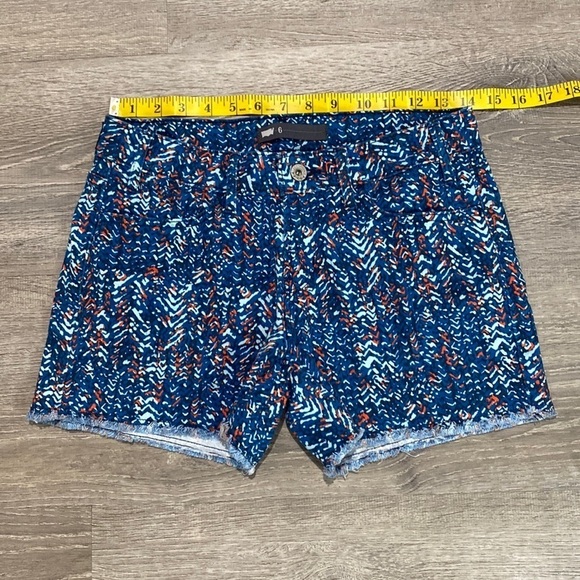 LEVI'S ABSTRACT PRINT DENIM SHORTS LOW-RISE BLUE & ORANGE SIZE 6 W28 - Picture 5 of 9